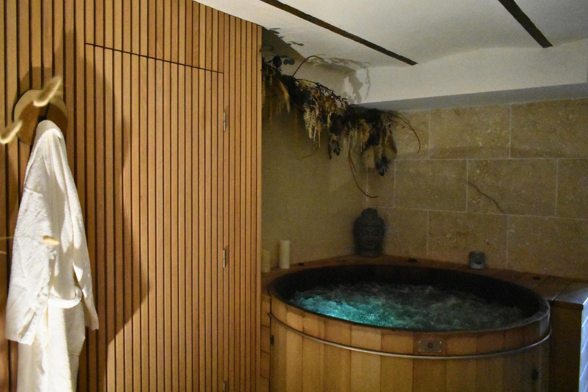 Hebergement Insolite Avec Jacuzzi Privatif Millau Apartment Екстериор снимка