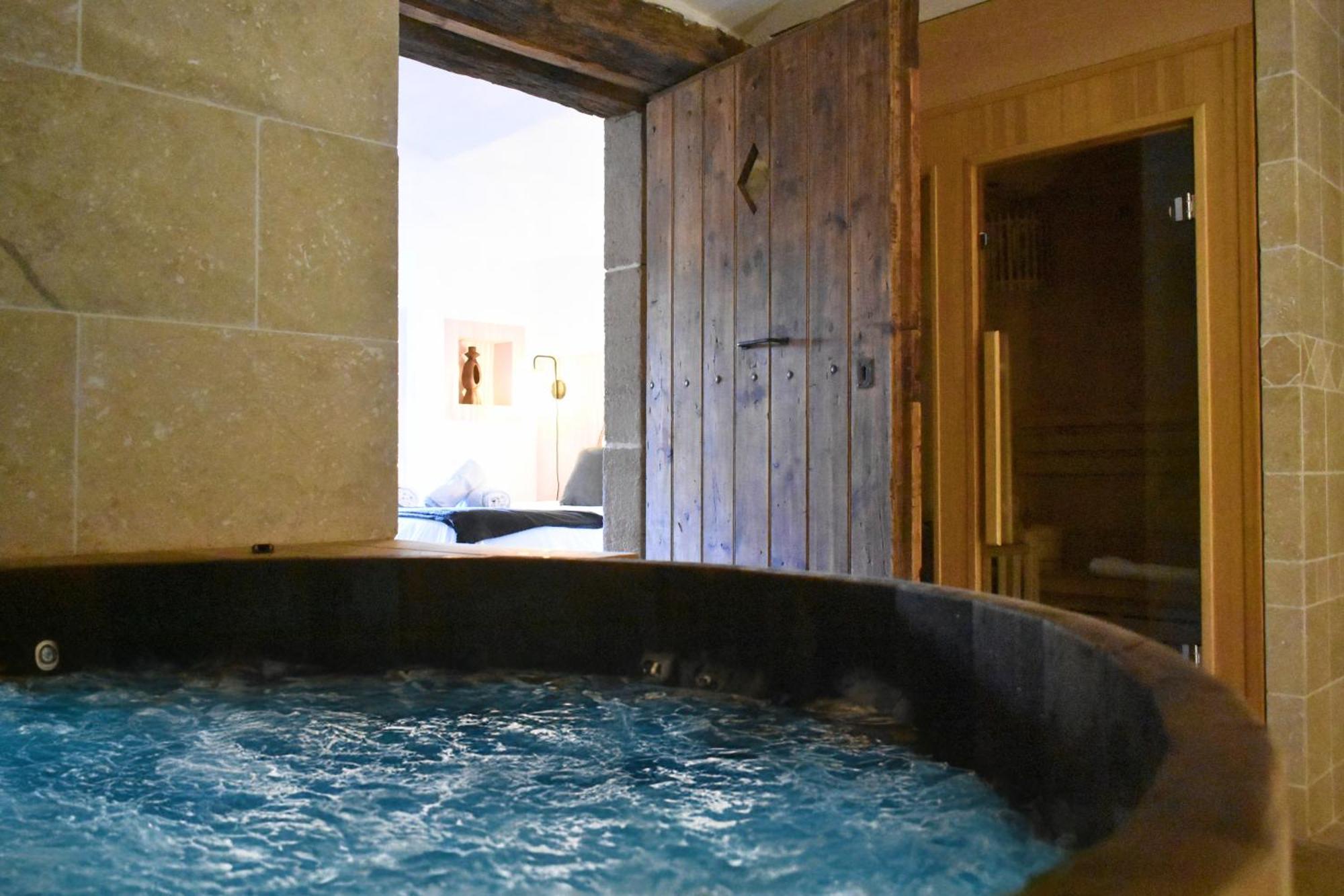 Hebergement Insolite Avec Jacuzzi Privatif Millau Apartment Екстериор снимка